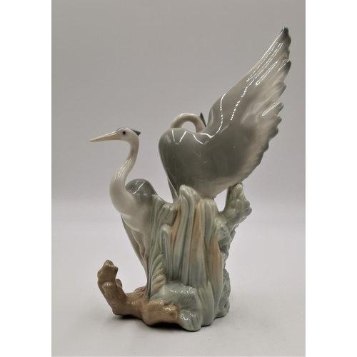 977 - LLADRO (Nao) LARGE 24.5cm x 19cm MODEL OF TWO STORKS