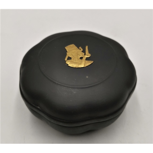 985 - WEDGWOOD  8.5cm Dia BLACK BASALT LIDDED TRINKET BOX With GOLD EGYPTIAN MOTIF