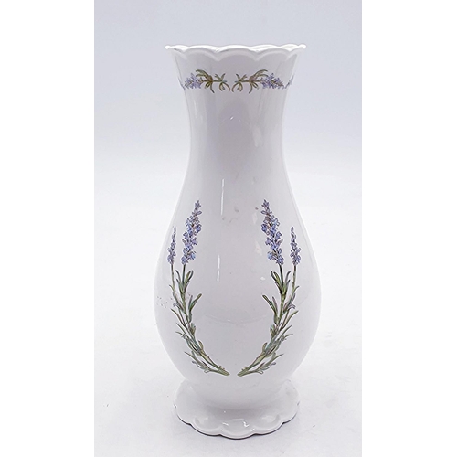 122 - BORDER FINE ARTS CHINA 23.5 cm VASE 