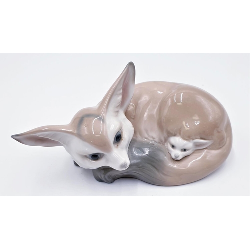 101 - LLADRO 9.5cm MODEL OF A FOX And CUB (Model No 1065) 1970/85 Designed By Fulgencio Garcia