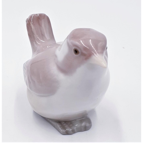 102 - LLADRO Small 5.5cm MODEL OF A BIRD (Model No 1053) 1970/85 Designed By Antonio Ruiz (Slight Damage T... 