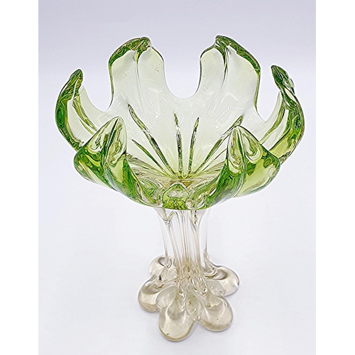 199 - MURANO 27cm URANIUM GLASS VENUS FLY TRAP