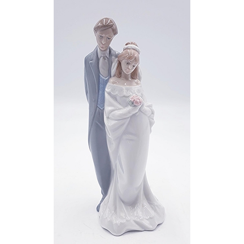 54 - LLADRO (Nao) 22cm CHARACTER FIGURINE OF A BRIDE And GROOM 