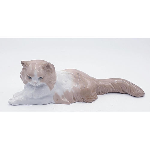 56 - LLADRO (Nao) 25cm x 8cm MODEL OF AN ANGORA PERSIAN CAT (Lying Down) c1990 By Sculptor - Fulgencio Ga... 