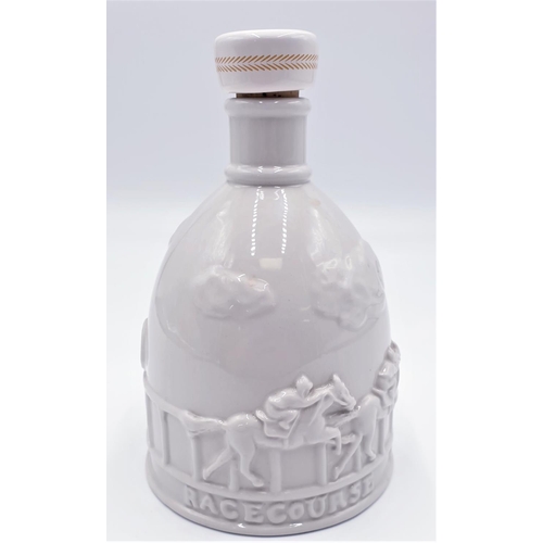 704 - WADE 20cm HORSE RACING 'UTTOEXTER RACECOURSE' WHISKY FLAGON (Empty)