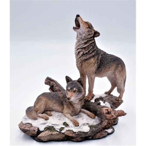 722 - COUNTRY ARTISTS 16cm x 16cm MODEL OF TWO WOLVES