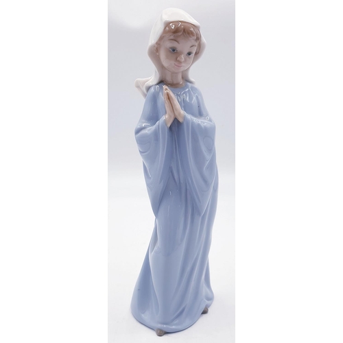 744 - LLADRO (Nao) 27.5 cm CHARACTER FIGURINE OF A GIRL PRAYING