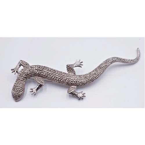 792 - BROOCH FASHIONED AS A LIZARD