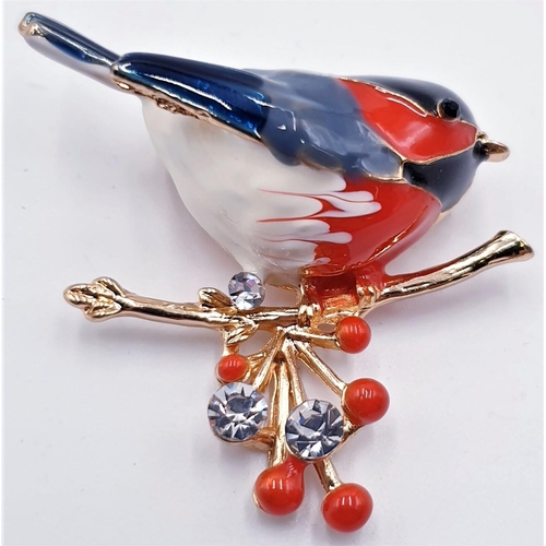 793 - ENAMEL BROOCH FASHIONED AS A ROBIN