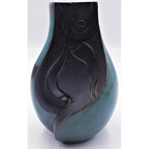 268 - ROGER RISANTO 20.5 cm  PERU VASE