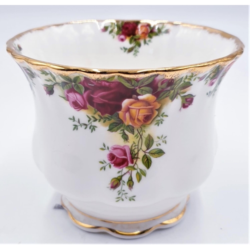 371 - ROYAL ALBERT CHINA 10.5cm JARDINIERE IN THE OLD COUNTRY ROSES DESIGN