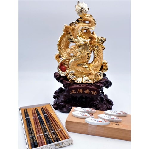 424 - GOLD TONE 38 cm MODEL OF A DRAGON ON RESIN STAND, CHINESE KNIFE STANDS IN BOX, PLUS BOXED SET OF CHO... 