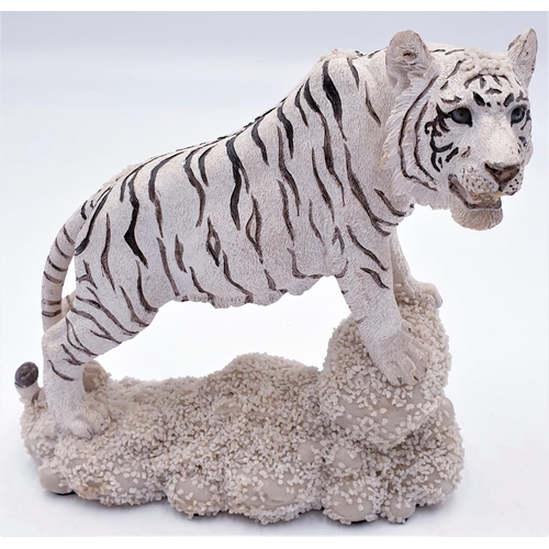 566 - RESIN 16cm x 16cm MODEL OF A SNOW TIGER