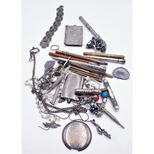 573 - BAG CONTAINING A  MIXED LOT OF SILVER & WHITE METALS MECHANICAL PENCILS, SILVER CHAINS & PENDANTS, R... 