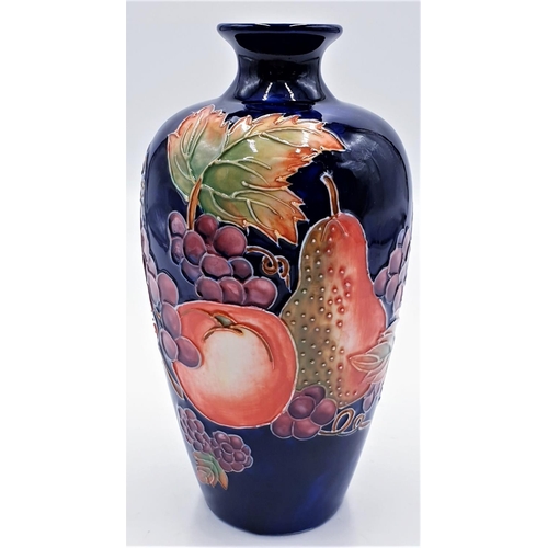 678 - COUNTRY ARTISTS 20 cm VASE DECORATED With FRUIT