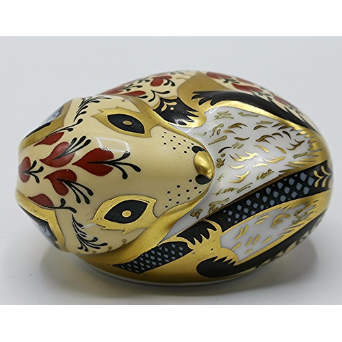 716 - ROYAL CROWN DERBY CHINA PAPERWEIGHT FASHIONED AS A COUNTRY MOUSE (Issued Date 2000) (Launch Price £4... 