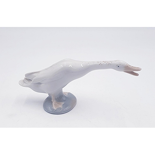 15 - LLADRO 16cm MODEL OF A GOOSE (The Official Name For This Piece Is 