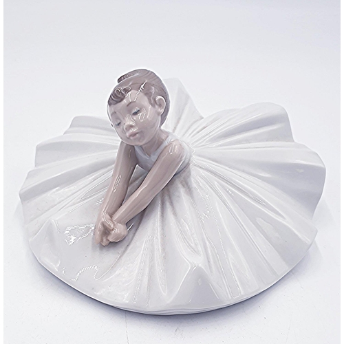 22 - LLADRO (Nao) 18cm CHARACTER FIGURINE DANCE CLASS BALLERINA Model No 1283