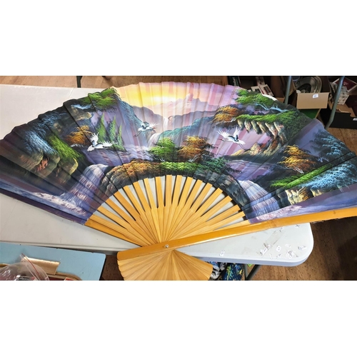 795 - ORIENTAL Large (Hand Painted) FAN (Please NOte This Lot WILL NOT BE PACKED OR SHIPPED....PICK UP ONL... 