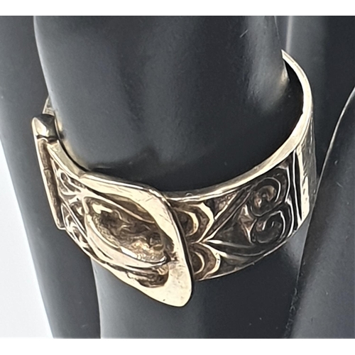 100A - GOLD ON STERLING SILVER ORNATE DESIGN BUCKLE RING (Size Q/R, Total Weight 5.3 Grams)