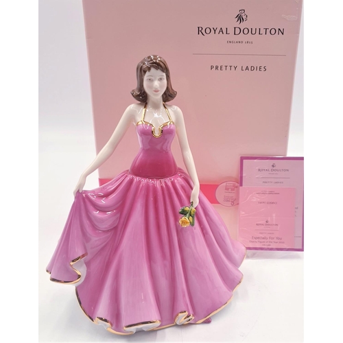 692 - ROYAL DOULTON 22.5 cm CHARACTER FIGURINE 