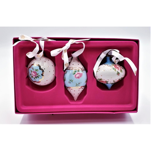 123 - ROYAL ALBERT (Boxed Set Of) CHRISTMAS BAUBLES