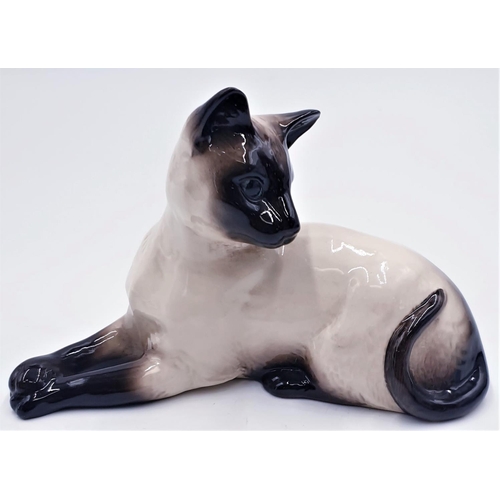 13 - BESWICK 18.4cm MODEL OF A SIAMESE CAT (Lying-Facing Left) MODEL No 1558  Designed By Pal Zalmen