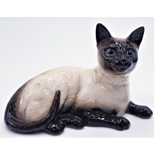 14 - BESWICK Large 18.4cm MODEL OF A SIAMESE CAT (Lying,Facing Right) (2nd Version) Model No 1559B (Seal ... 