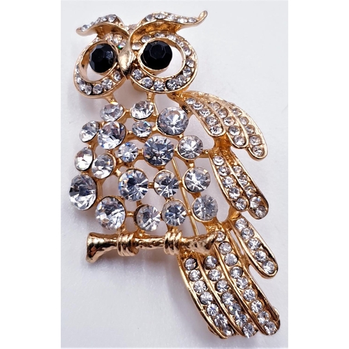 710 - METAL BROOCH FASHIONED AS AN OWL  (Boxed)