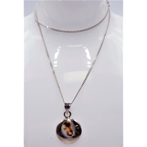 742 - SILVER (925) / MOTHER OF PEARL PENDANT ON A 40cm SILVER (925) NECK CHAIN  (Boxed)