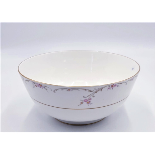 315 - WEDGWOOD CHINA 24cm Dia BOWL IN THE CARISBROOKE DESIGN