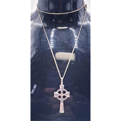 494 - SILVER (Hallmarked) CROSS PENDANT ON A 44cm SILVER (925) NECK CHAIN (Total Weight 4.45 Grams)