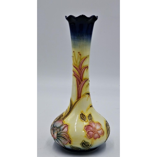 638B - OLD TUPTON WARE TUBELINED 20cm FLUTED BUD VASE (TW 1708) IN THE SPRING BOUQUET DESIGN  (Original Box... 