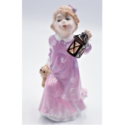 800 - ROYAL DOULTON 13.3cm CHARACTER FIGURINE 