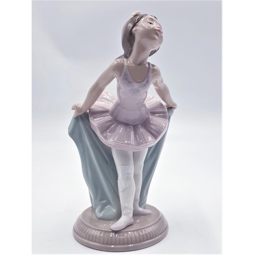 684 - LLADRO (Nao) 17.5cm CHARACTER FIGURINE OF A YOUNG GIRL BALLERINA Model No 1151 