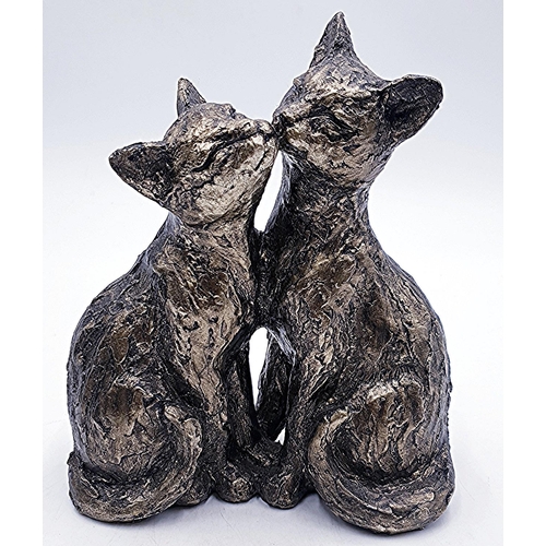 793 - RESIN 23cm MODEL OF TWO CATS