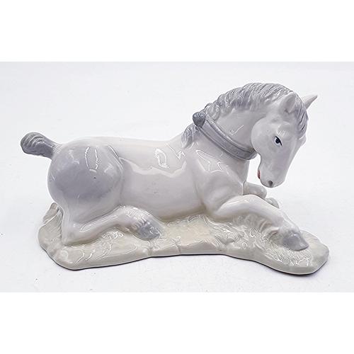 828 - PORCELAIN 9.5cm x 20cm  (Made In Spain) MODEL OF A HORSE