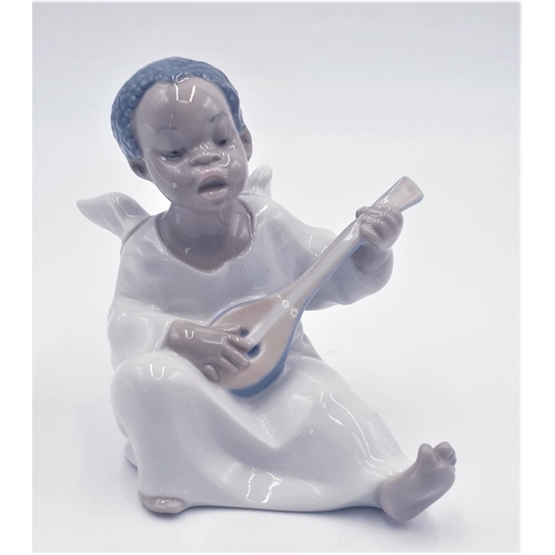 46 - LLADRO 11.5cm CHARACTER FIGURINE OF AN ANGEL PLAYING A STRINGED INSTRUMENT 