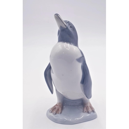 47 - LLADRO 17cm MODEL OF A PENGUIN Model No 5247 1987/87 By Modeller Fulgencio Garcia