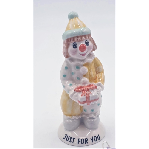 57 - BESWICK 11.9cm CHARACTER FIGURINE OF A CLOWN 