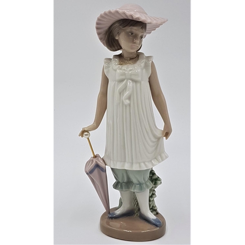 710 - LLADRO (Nao) PORCELAIN 19cm CHARACTER FIGURINE  OF A GIRL WITH UMBRELLA 