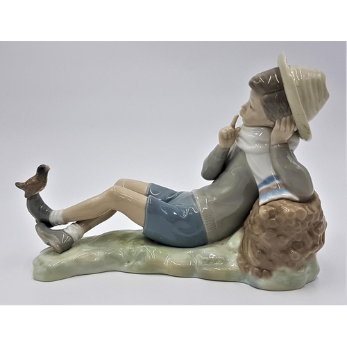 712 - LLADRO PORCELAIN Large 20.5cm x 14.5cm x 11cm CHARACTER FIGURINE OF A SHEPHERD BOY LYING DOWN,HIS HE... 