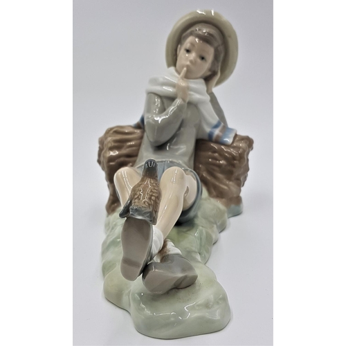 712 - LLADRO PORCELAIN Large 20.5cm x 14.5cm x 11cm CHARACTER FIGURINE OF A SHEPHERD BOY LYING DOWN,HIS HE... 