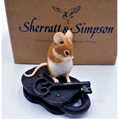 83 - SHERRATT & SIMPSON MODEL OF A MOUSE SITTING ON PADLOCK AND KEY (Model No 55194) (As New,Old Stock,Or... 