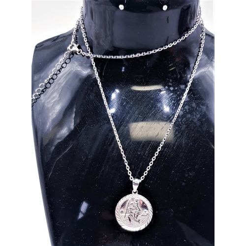 769 - SILVER (925) ST CHRISTOPHER PENDANT ON A SILVER 44 cm NECK CHAIN  (Boxed)