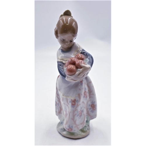 686 - LLADRO PORCELAIN 16cm CHARACTER FIGURINE 