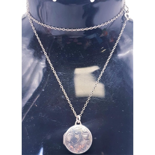 806 - SILVER (925) ROUND LOCKET ON A SILVER (925) 40cm NECK CHAIN (Boxed)