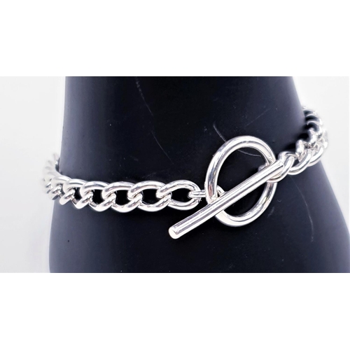 100 - STERLING SILVER 20cm T-BAR TOGGLE & LOOP BRACELET (Hallmarked For London) (Total Weight 19.2 Grams)