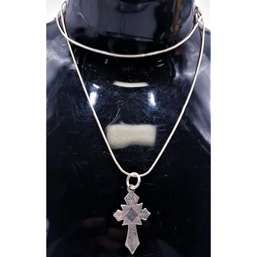 414 - SILVER (Sterling) GAELIC CROSS PENDANT ON A SILVER (925) 44 cm NECK CHAIN (Total Weight 4.80 Grams)