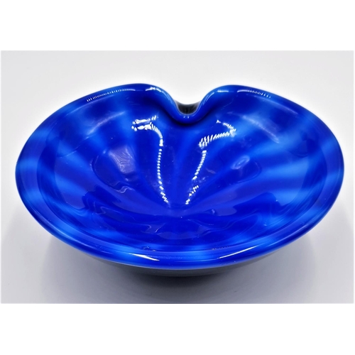 769 - ART GLASS 21cm Dia BOWL